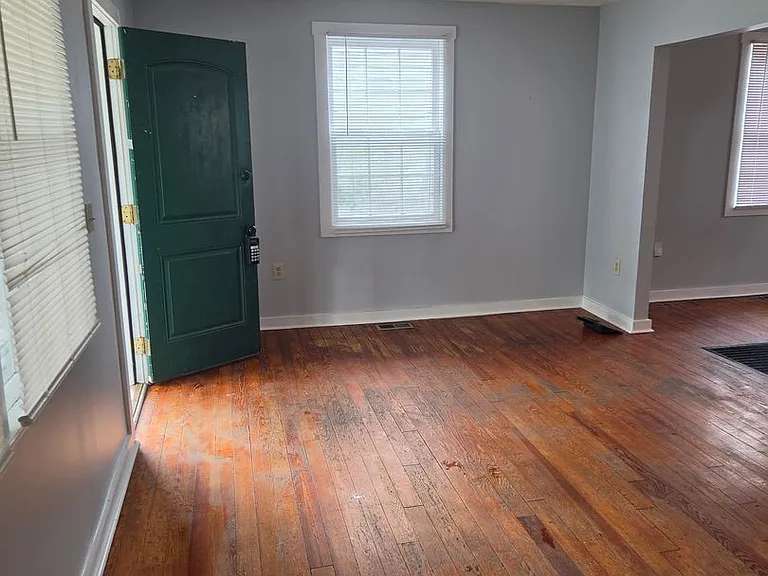 909 Bryan St — Photo 13