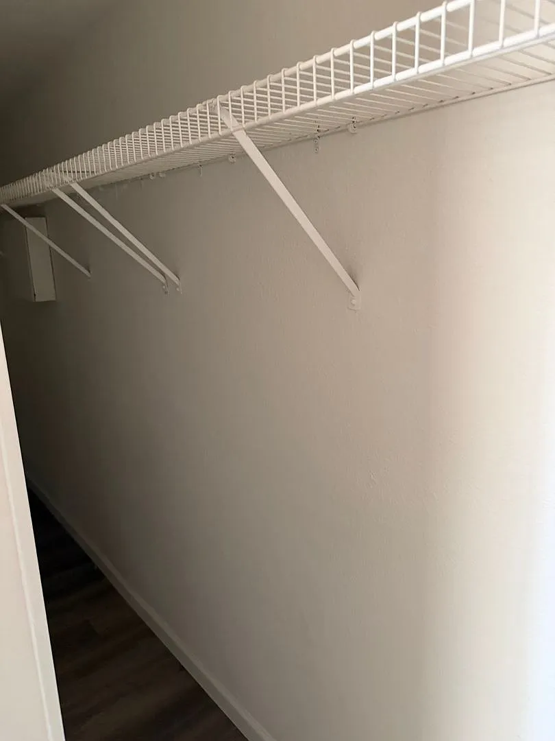4521 Columbia Apartmetns — Photo 4
