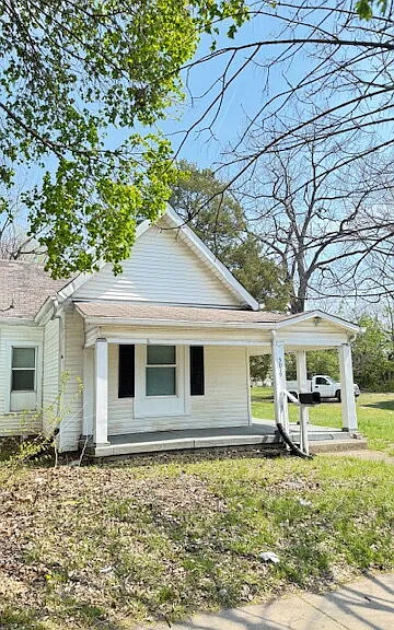 3019 Boulevard Pl — Photo 2