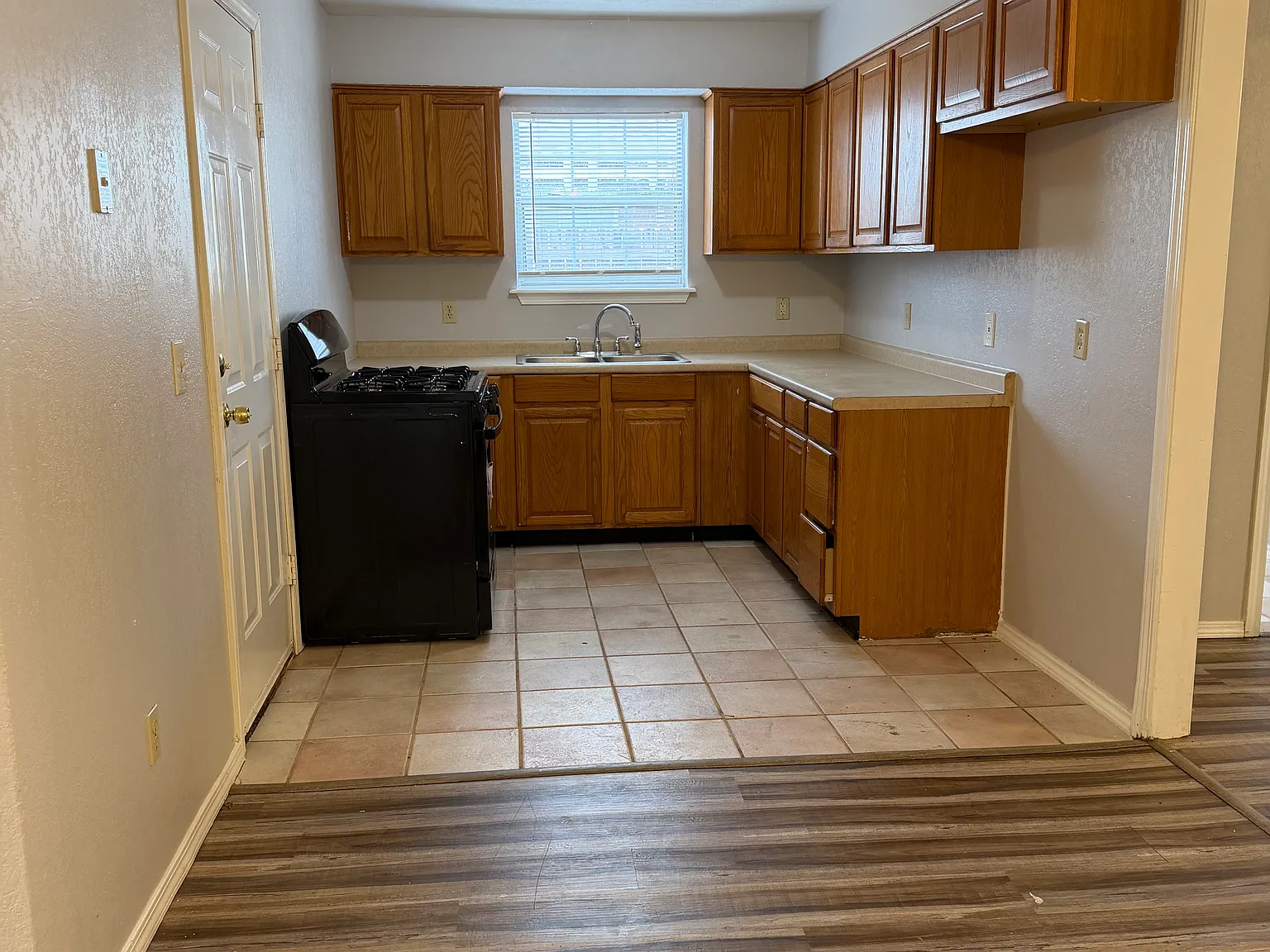 3 bed, 1252 sqft, $1,295 — Photo 3