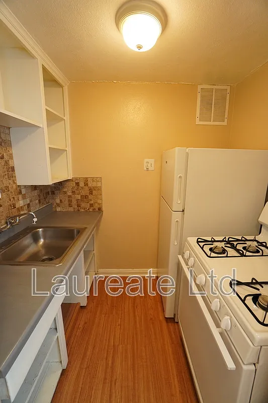 Studio, 1.0 bath, 500 sqft, $695 — Photo 3