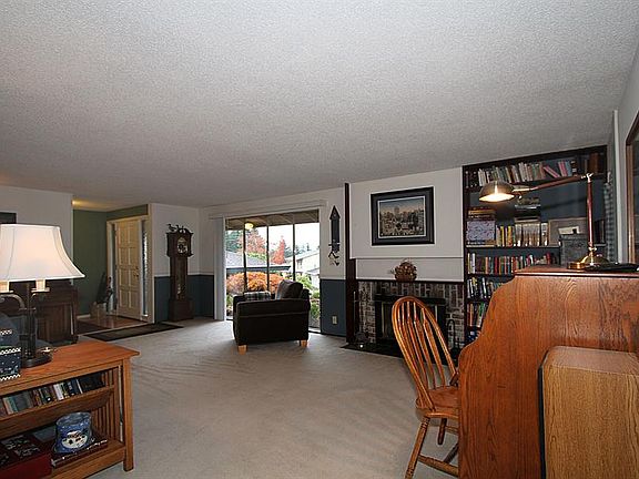 3rd image of 17020 NE 20th St
