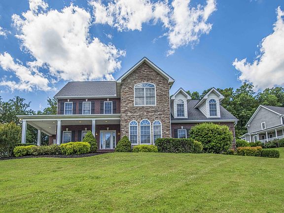 2nd image of 3023 Port Royal Ln