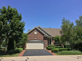 5 Sugar Maple Ct, Lake In The Hills, IL 60156
