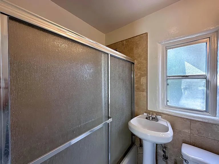 393 N Baldwin Ave — Photo 18