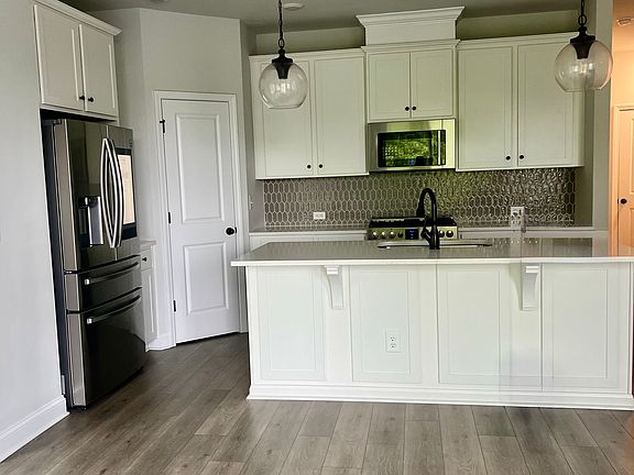 Kitchen, smart fridge and kitchen appliances included