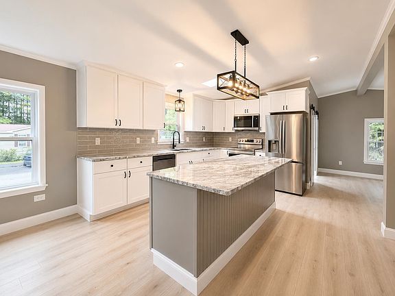 4th image of 33 Murray Drive
