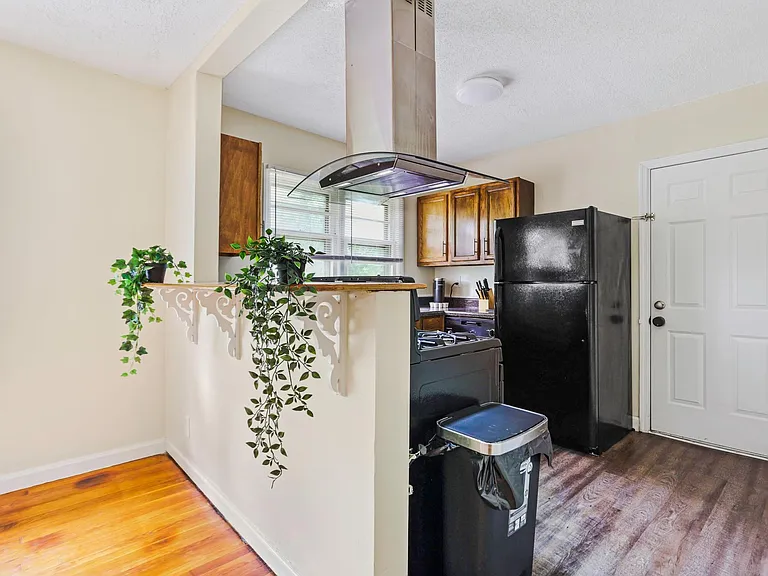 226 S Columbia Dr — Photo 4