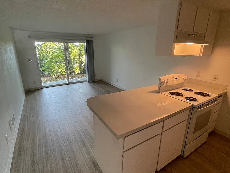 270 E Main St #A — Photo 2