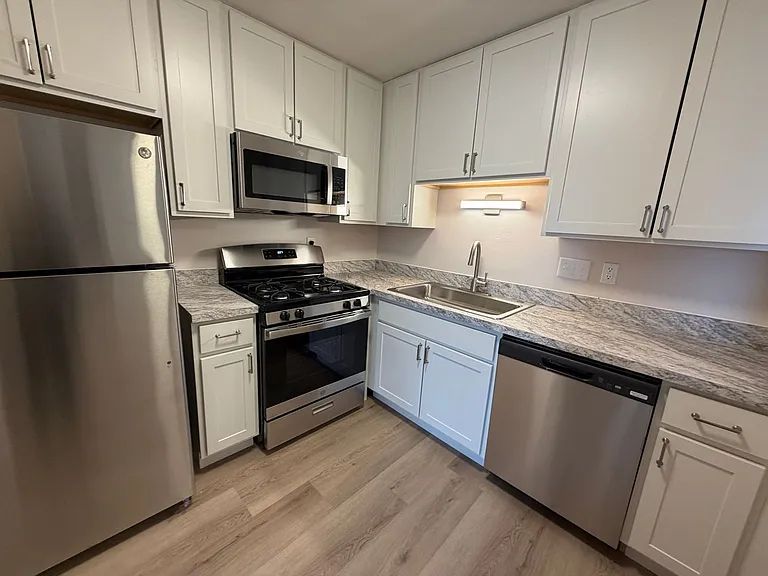 1674 Shawano Ave — Photo 5