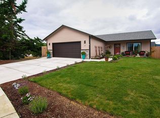 164 Collins Rd, Winston, OR 97496