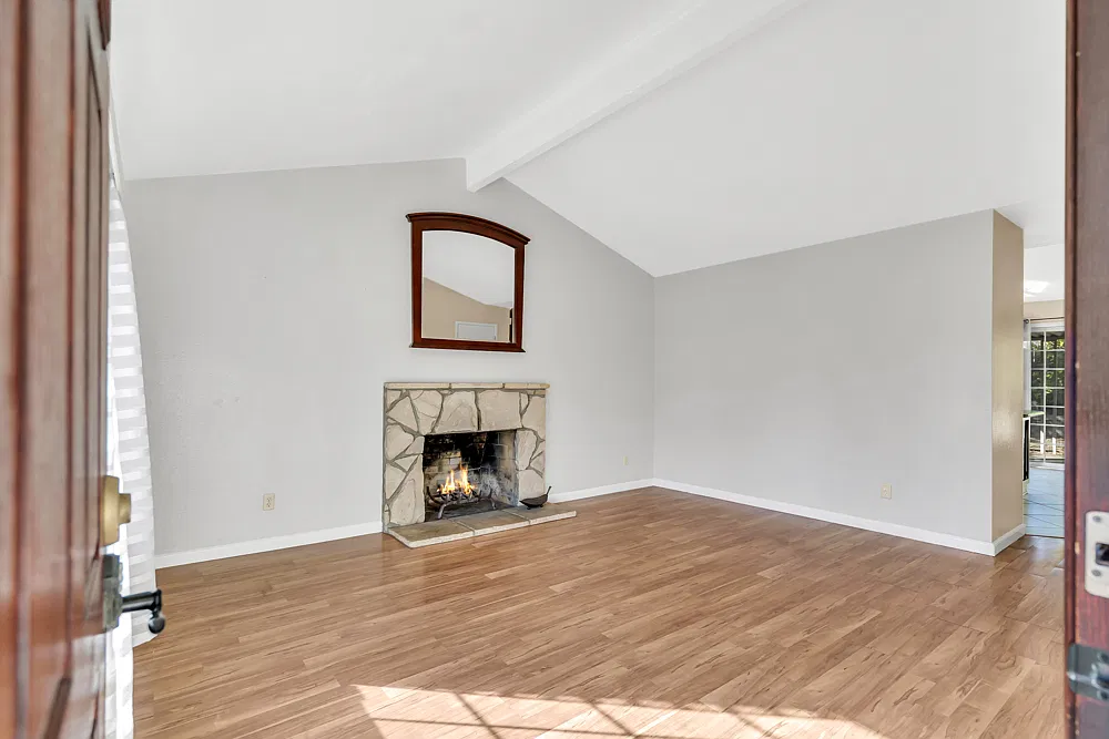 3 bed, 1280 sqft, $2,500 — Photo 4