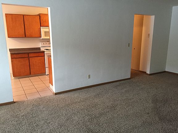 3rd image of 924 24th Ave S APT 03