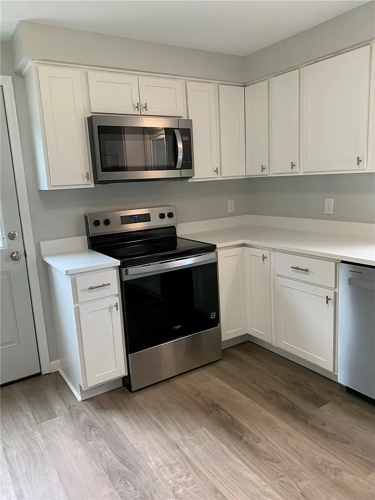 3 bed, 1.5 bath, 1000 sqft, $2,250 — Photo 2