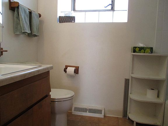 5th image of 15837 State St