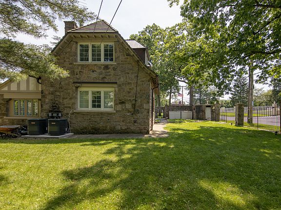 100 Cottage Rockledge Road