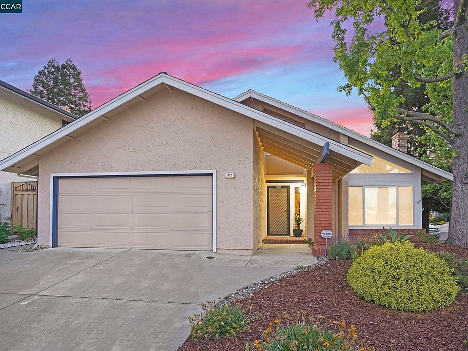 1st image of 810 Hidden Lakes Dr