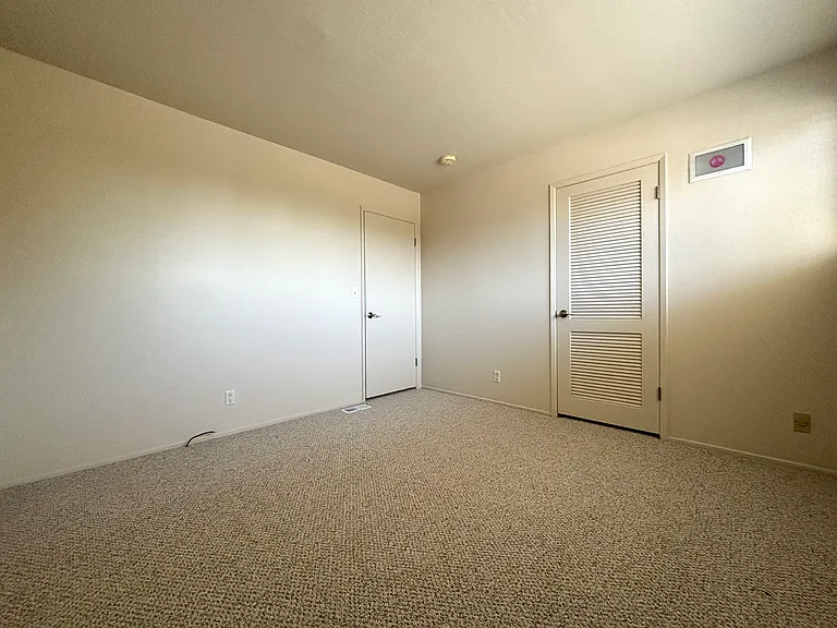 653 Bayview Dr — Photo 28