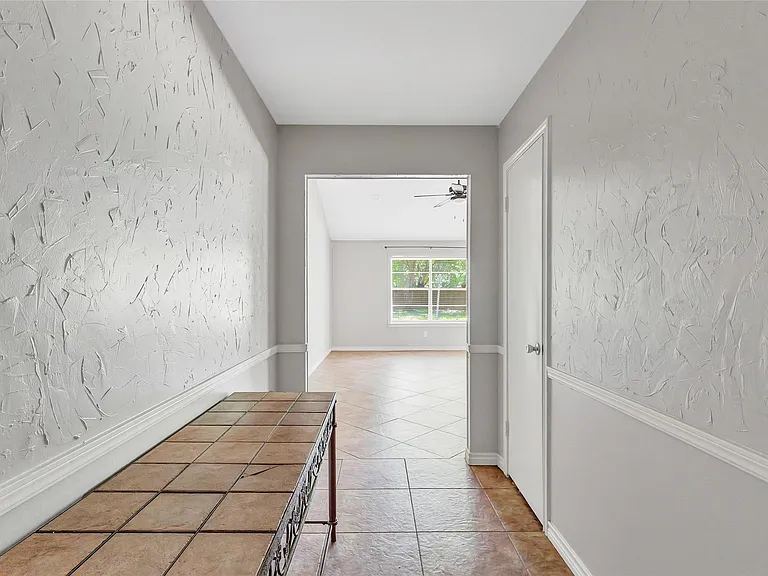 2414 Chanay Ln — Photo 18