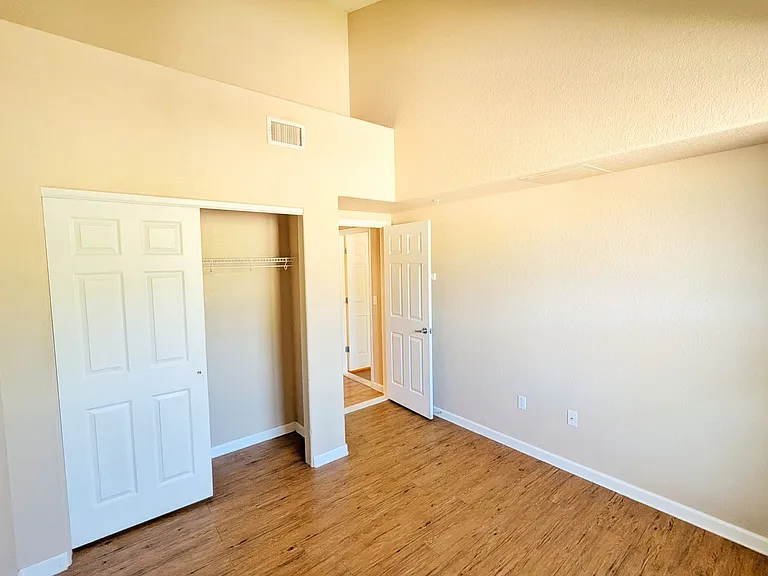 555 Cougar Bluff Point #207 — Photo 11