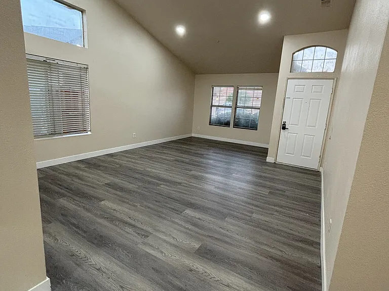 16135 Avenida De Loring — Photo 5