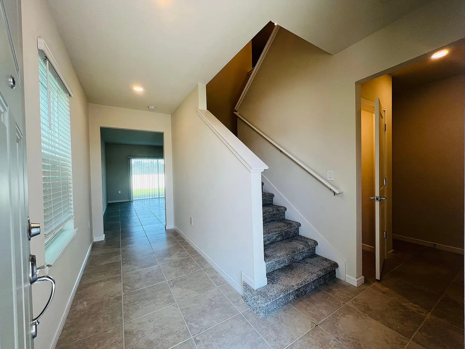 5 bed, 2615 sqft, $2,800 — Photo 3