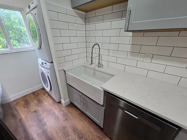 6305 Englewood Ave #4 — Photo 13
