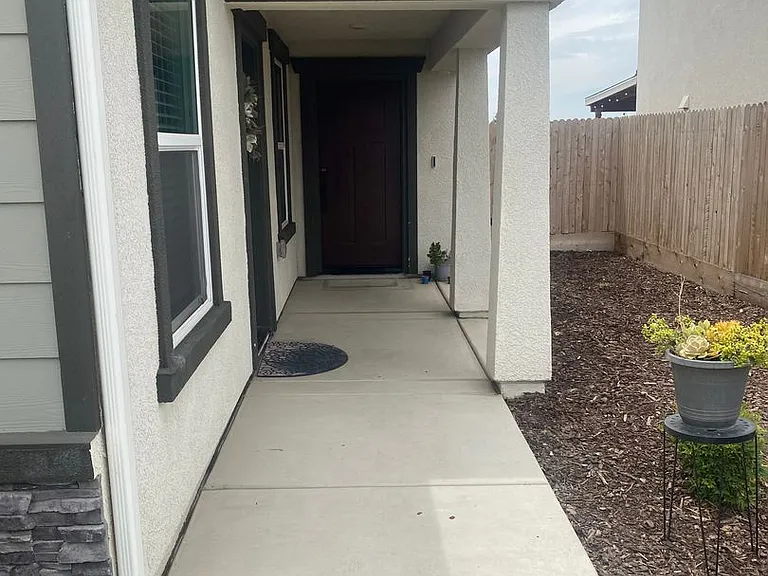 2249 Hough Ave — Photo 2