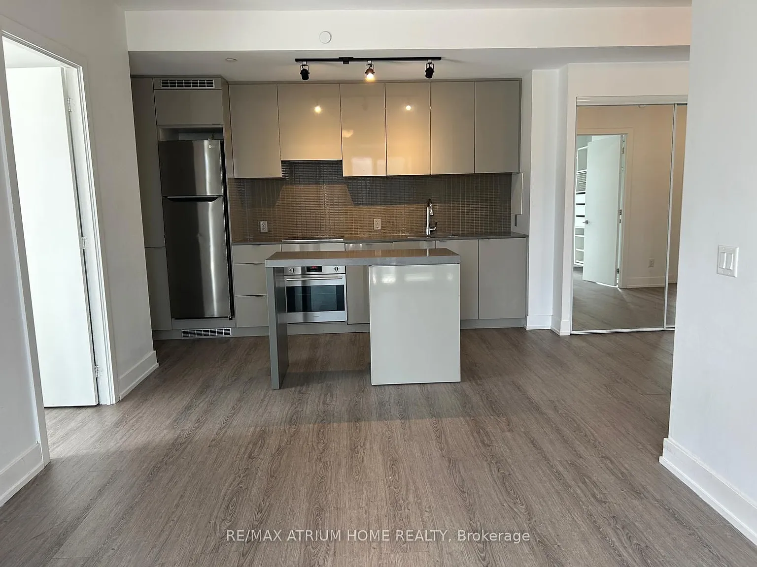 YC Condo — Photo 4