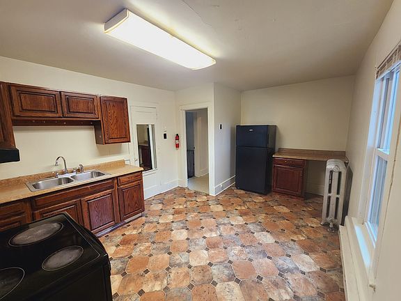 3rd image of 810 Monroe St #201