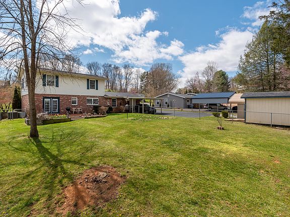 3rd image of 452 Brookwood Dr