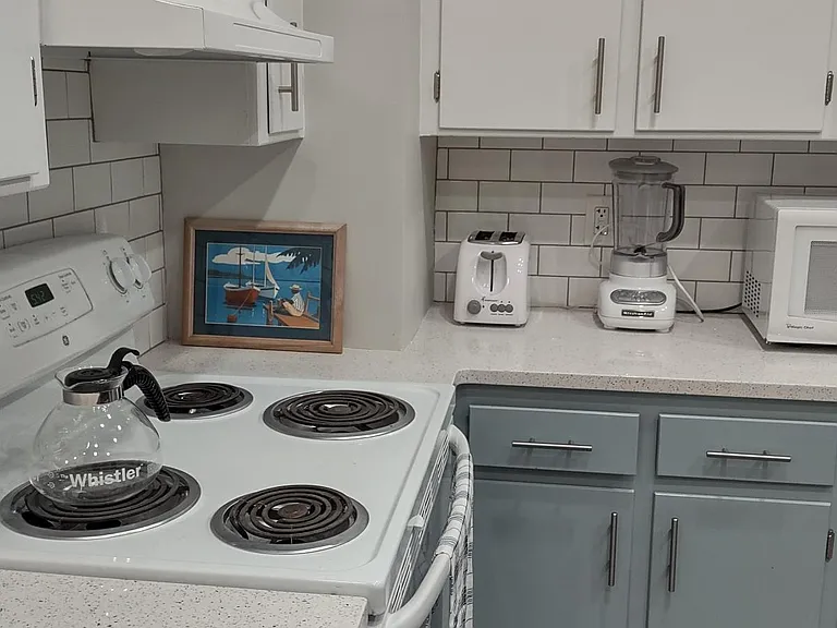 blender, toaster, coffee maker, tea kettle, microwave, dishwasher