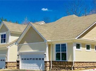 9 Fairview Dr #207, Middlebury, CT 06762