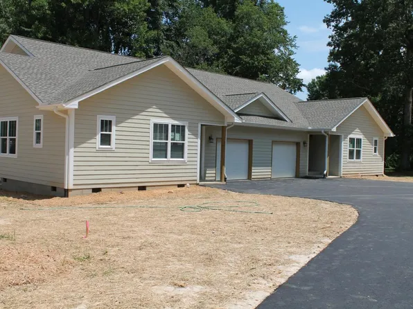 40 Tall Oaks Meadow Dr, Hendersonville, NC 28792