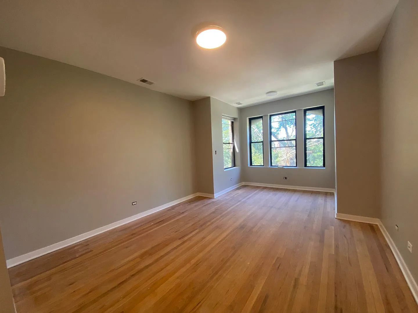 2 bed, 800 sqft, $2,100 — Photo 4