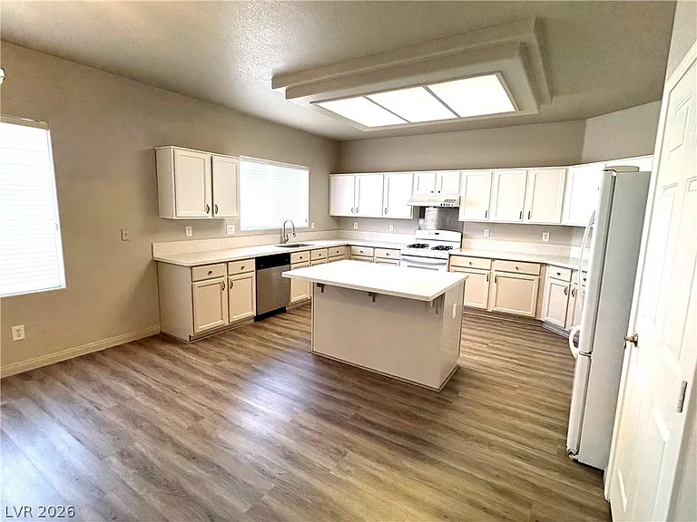 8504 Crest Hill Ave — Photo 3