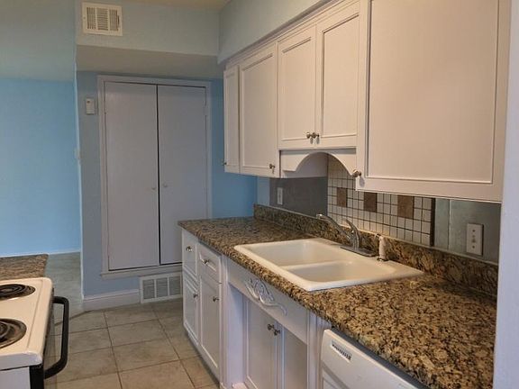 4th image of 1221 Fairdale St