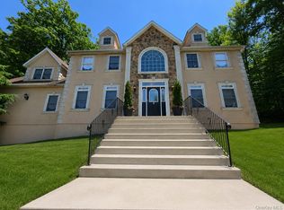 8 Brian Court, Salisbury Mills, NY 12577