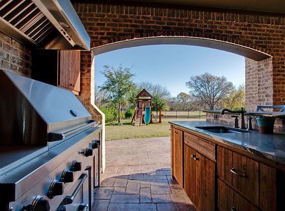 Outdoor Kitchen