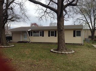 2016 N 8th St, Independence, KS 67301