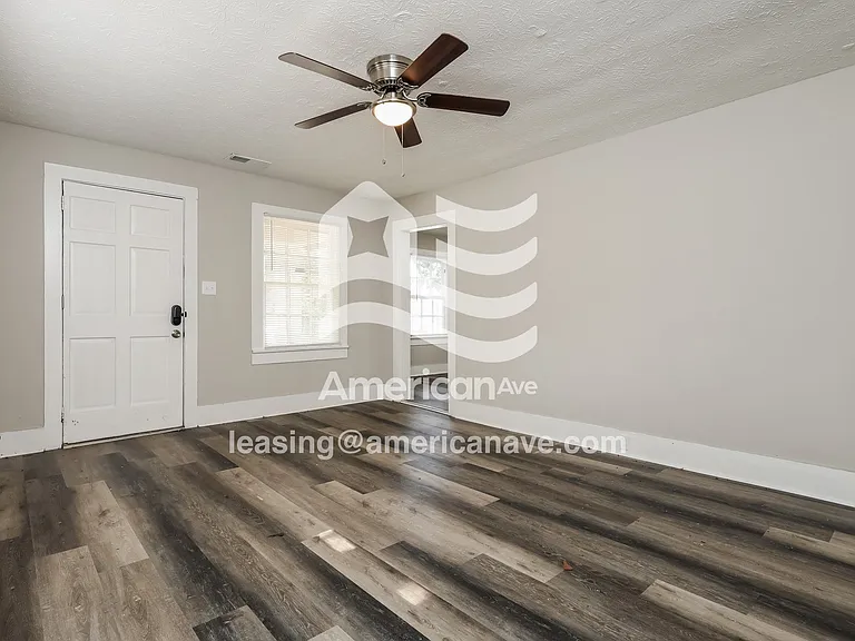 1758125_006_wm_-_living_room_13055925.jpg