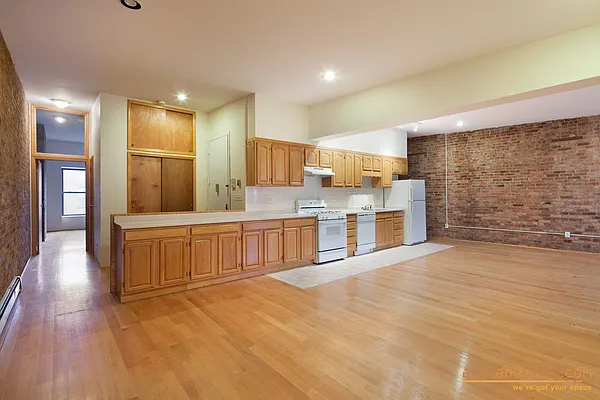 Rented by aptsandlofts.com | media 29