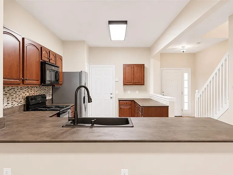 2561 Galliano Cir — Photo 11