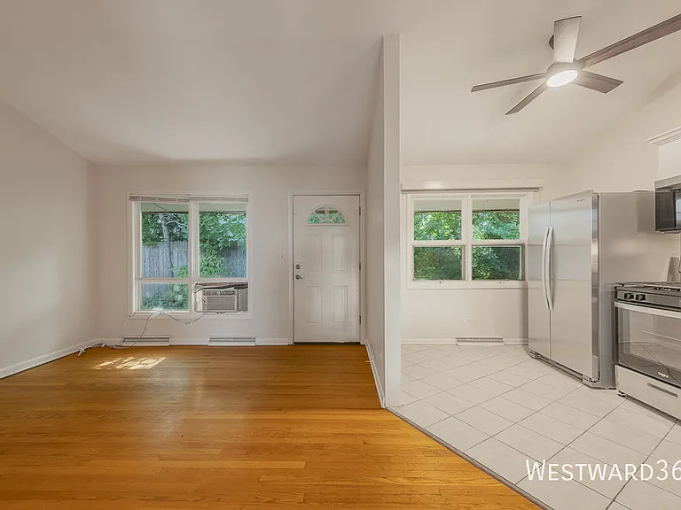 325 E Lake St — Photo 5