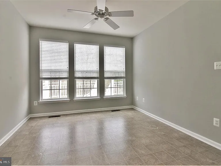 10707 Croydon Ct — Photo 9