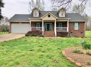 156 Hunters Pointe Dr, Dallas, NC 28034