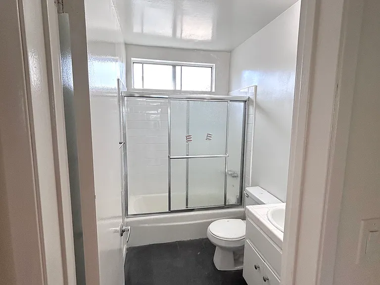 1627 Manning Ave #4 — Photo 6