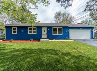 821 11th St, Baraboo, WI 53913