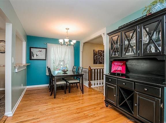 4th image of 9224 W 100th St