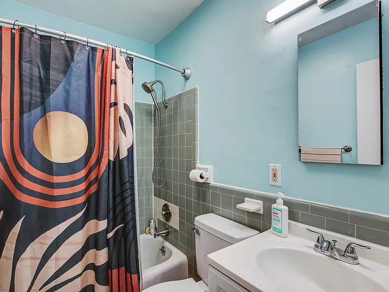 803 W 28th St #103 — Photo 16